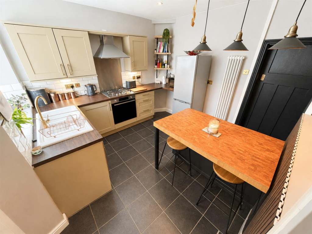 House in Tameside, Greater Manchester - More