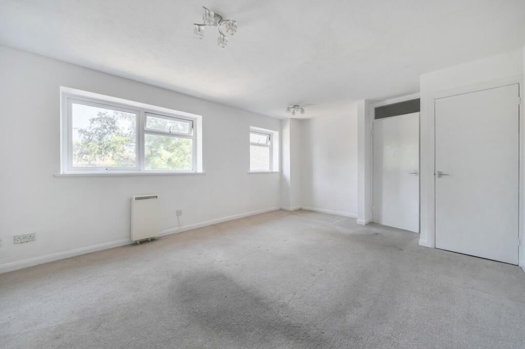 Apartment in Basingstoke and Deane, Cranbourne, Kings Furlong - View 2
