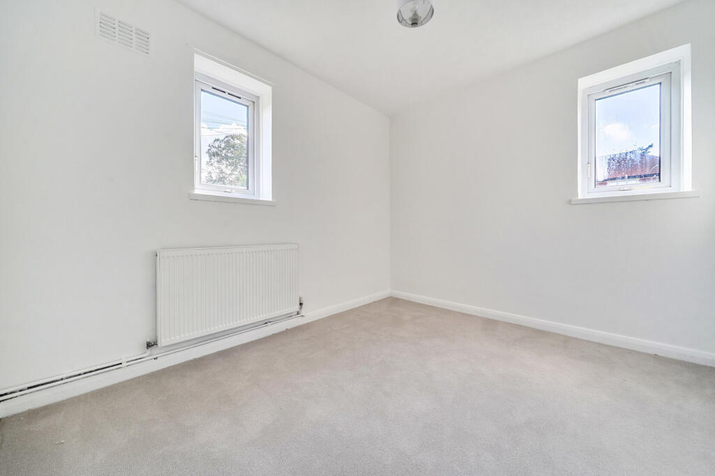Apartment in Slough - View 5