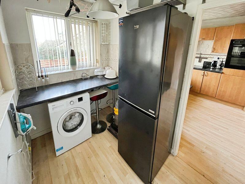Appledore Drive, Harwood photo 5