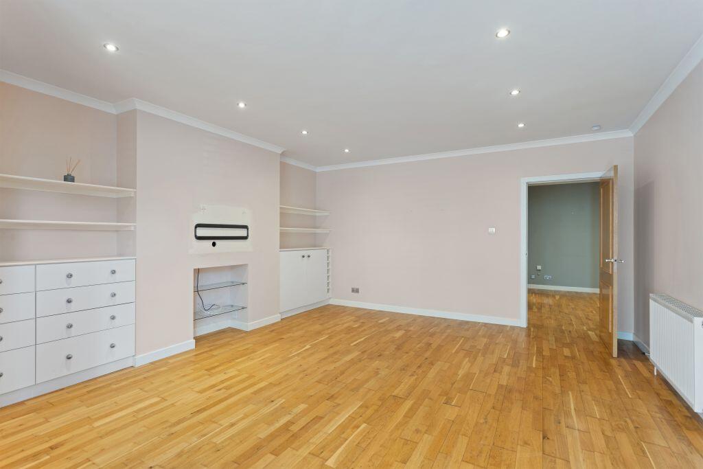 Apartment in Edinburgh - View 3