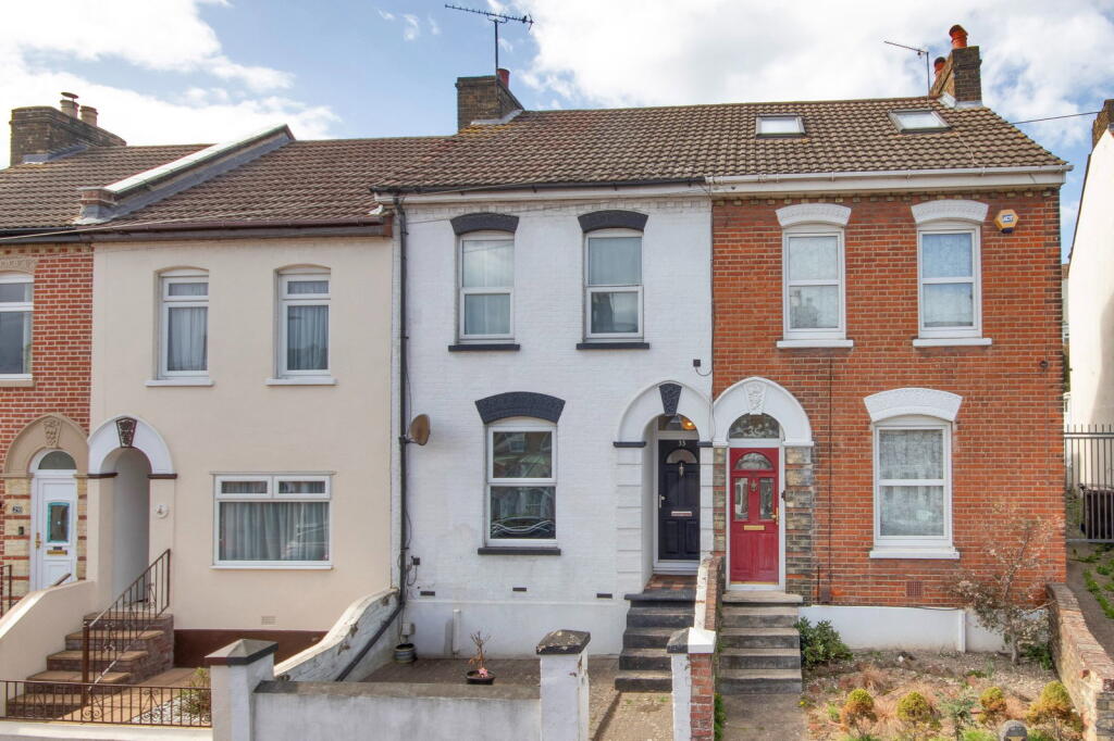 Main image of property: Gordon Road, Rochester, ME2 3HG