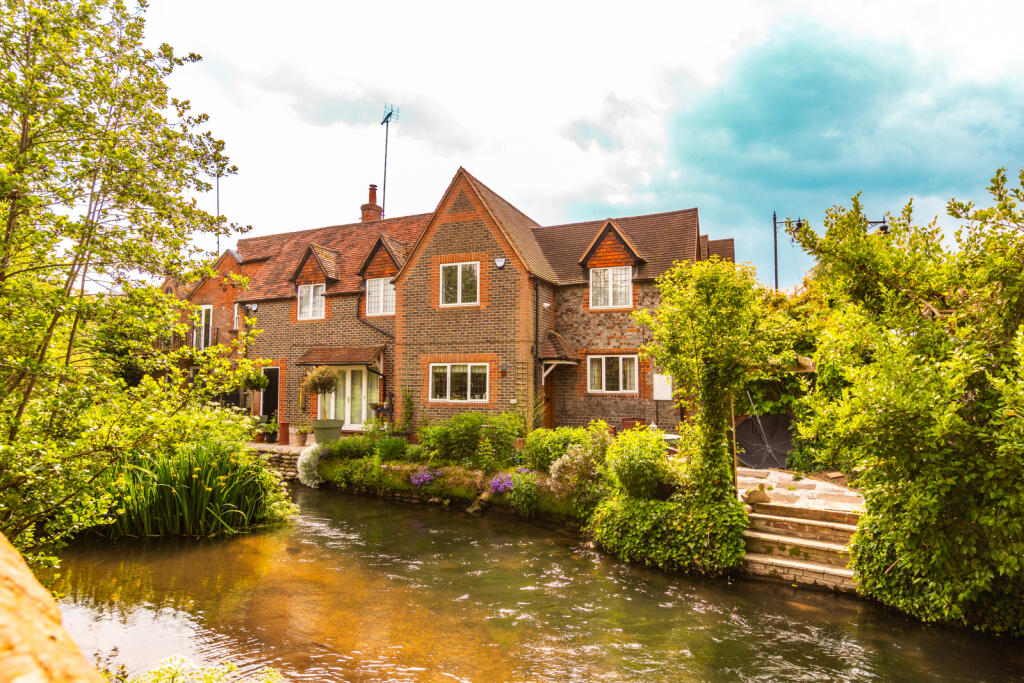 Main image of property: High Street, Pangbourne, Reading, Berkshire, RG8