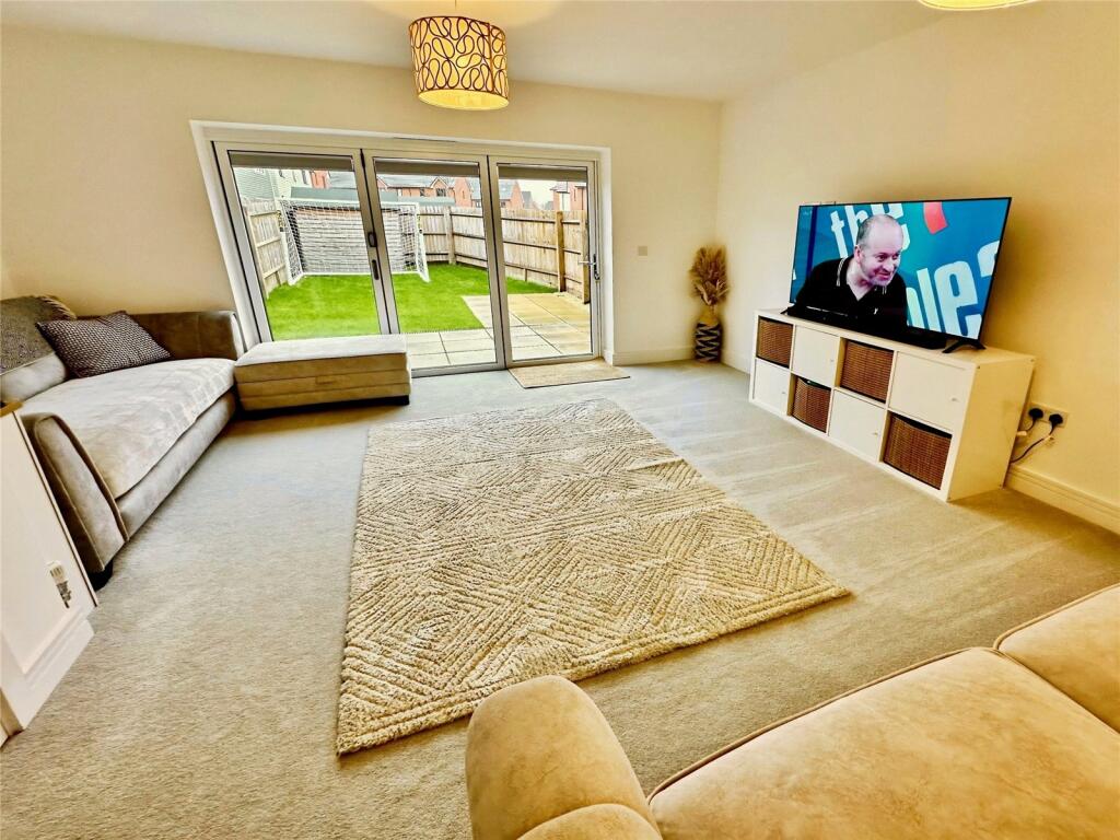 Millet Road, Finchwood Park, Wokingham photo 3