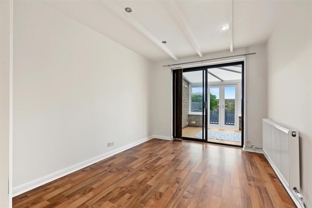 House in Gedling, Nottinghamshire - View 3