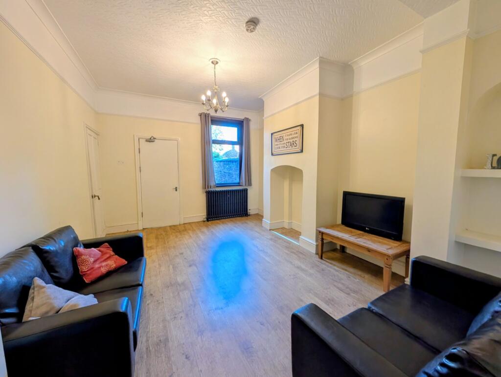 House in Stoke-on-Trent - View 3