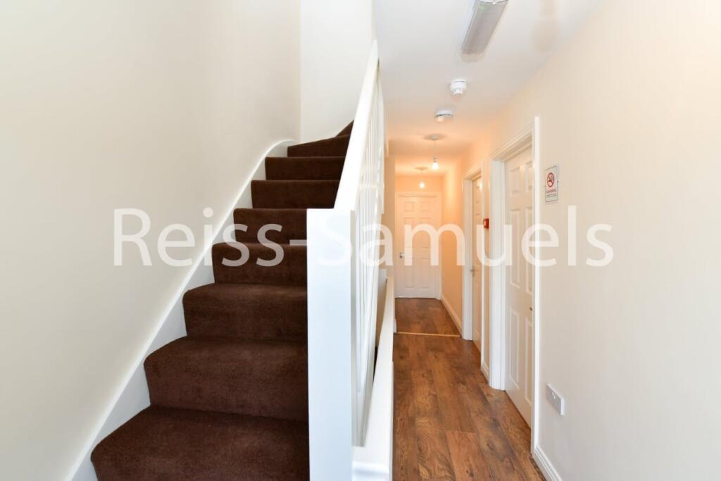 6 bedroom terraced house for rent