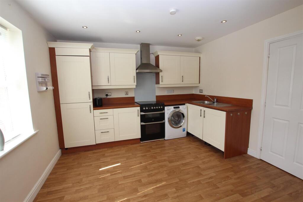 Apartment in Lincoln, Glebe Park - View 5