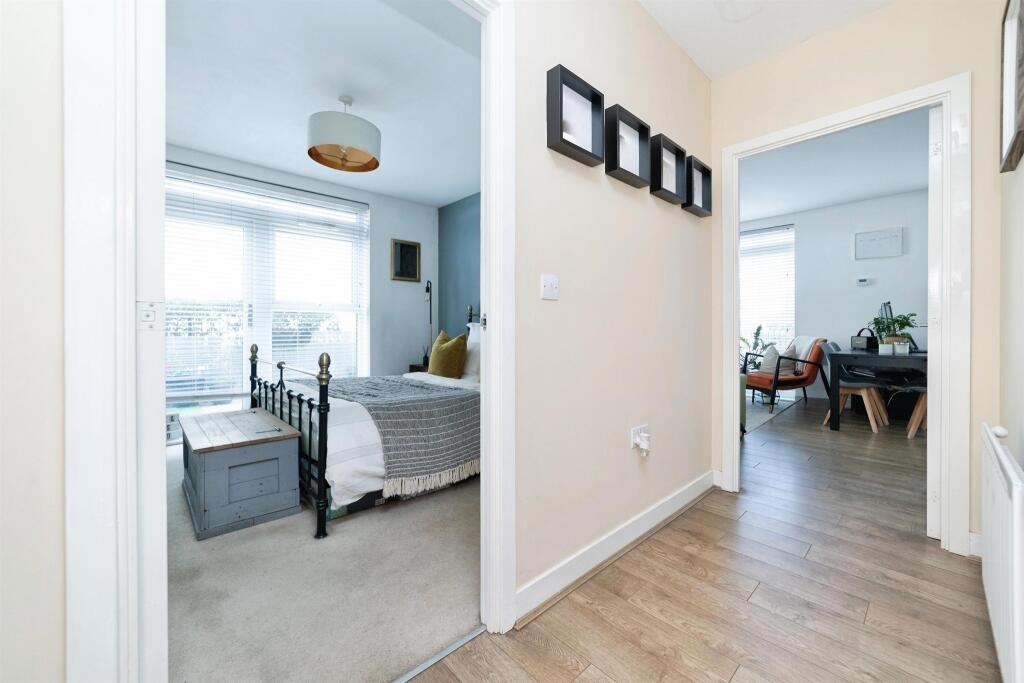 Apartment in East Hertfordshire, Hertford - View 5