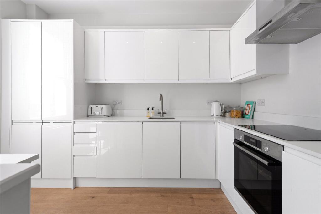Apartment in London - View 5