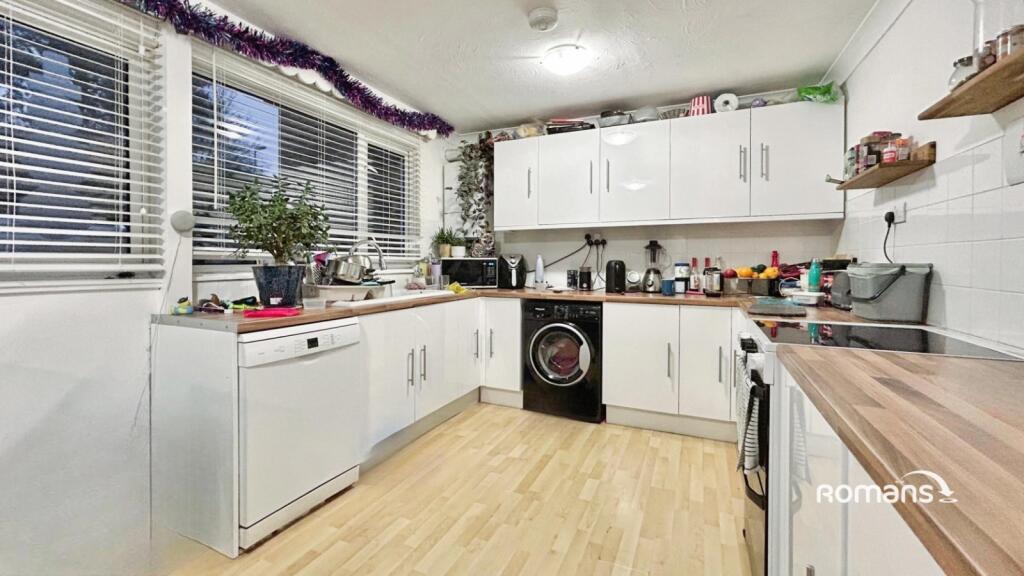 House in Basingstoke and Deane, Buckskin - View 3