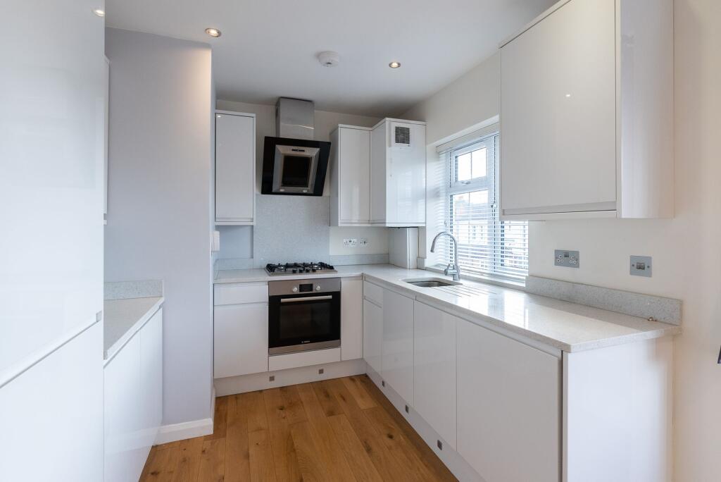 Apartment in Kingston upon Thames - View 5