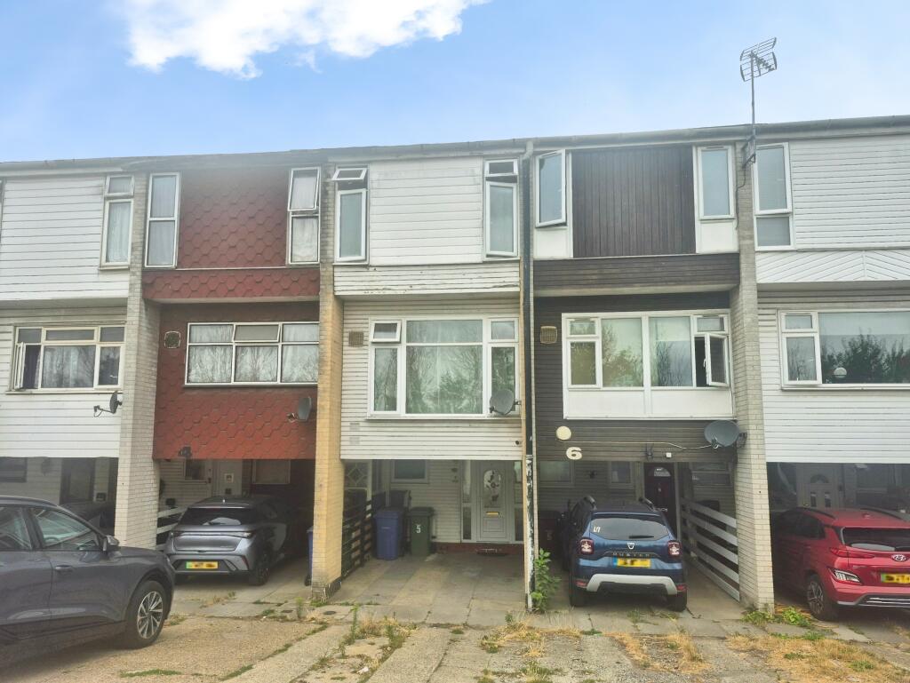 3-bed house on Marisco Close, Chadwell, RM16, £270,000