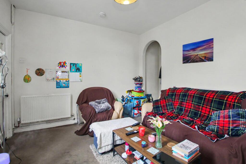 House in Dudley, Dibdale, Upper Gornal - More