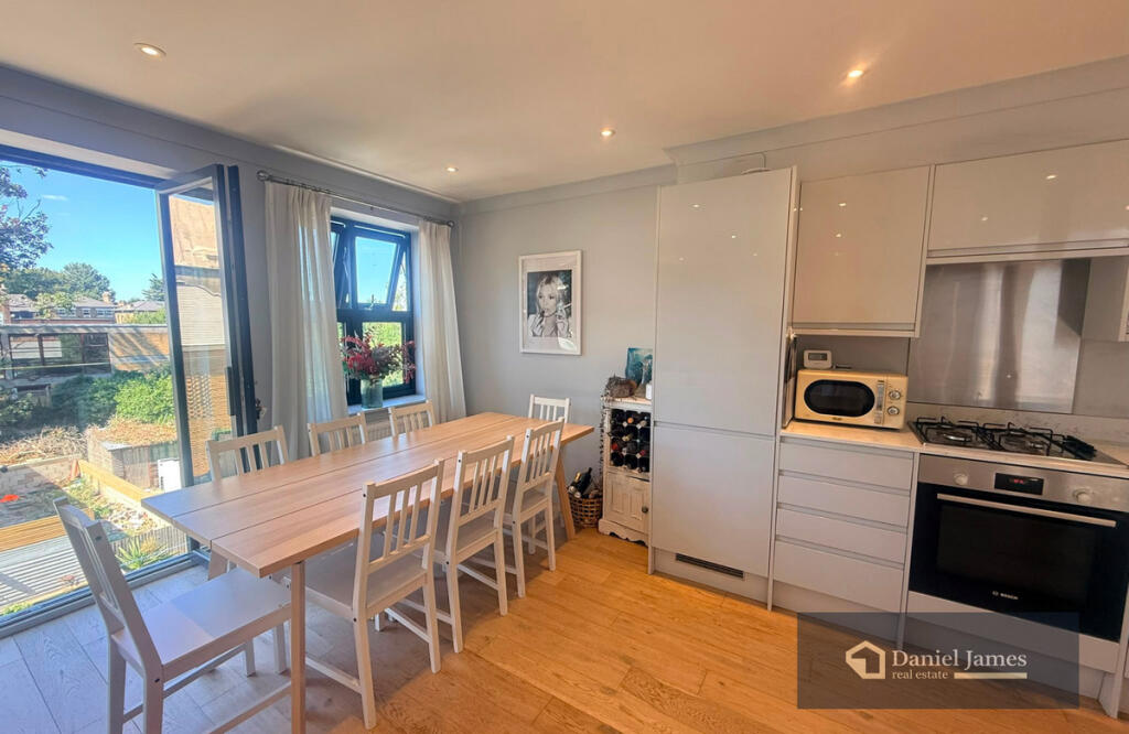 Apartment in London - View 5