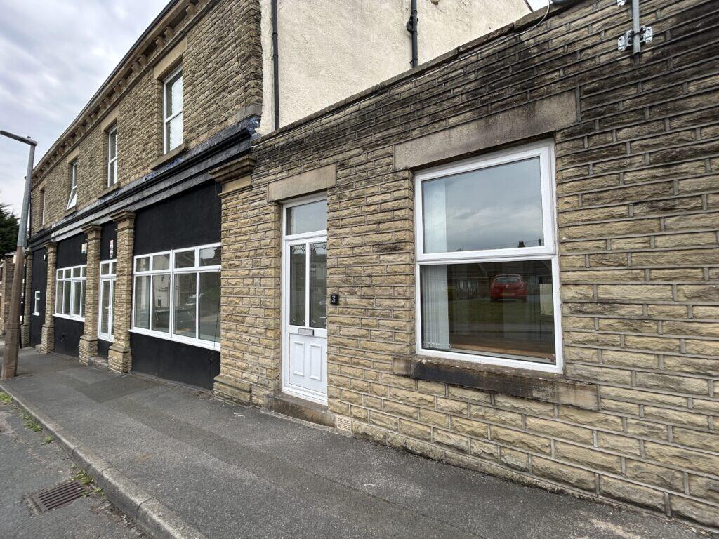2-bed flat on Waste Lane, Mirfield, WF14 8NT, £159,000