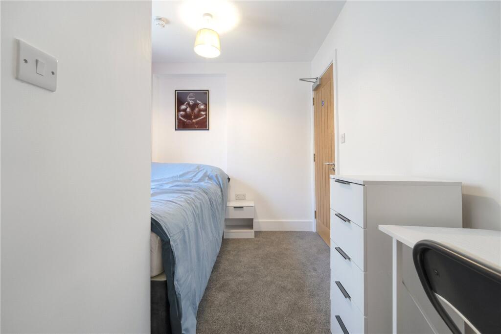 House in Woking, Surrey - View 3