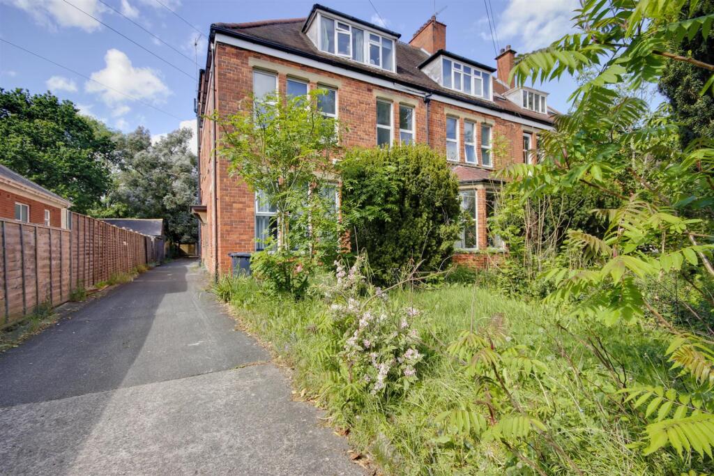 Main image of property: Newland Park, Hull