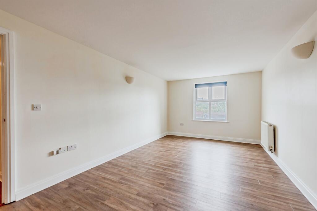 Apartment in Redhill - View 3