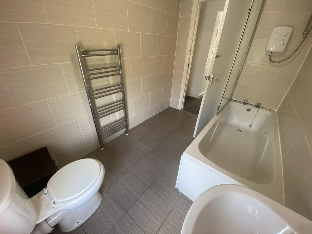 6 bedroom terraced house for rent