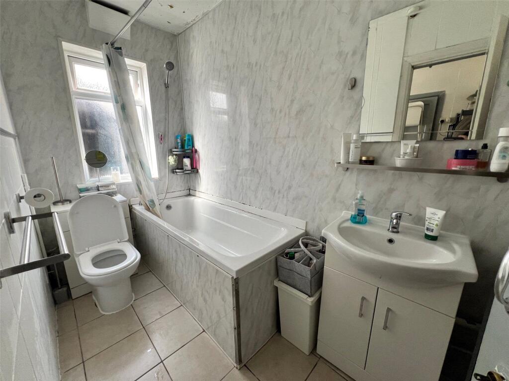 Broom Hall Crescent, Birmingham, West Midlands, B27 - More