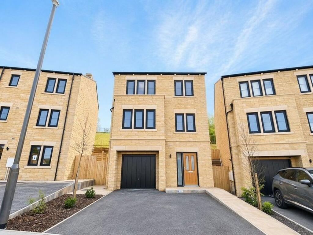 Main image of property: Hadfield, Glossop, SK13