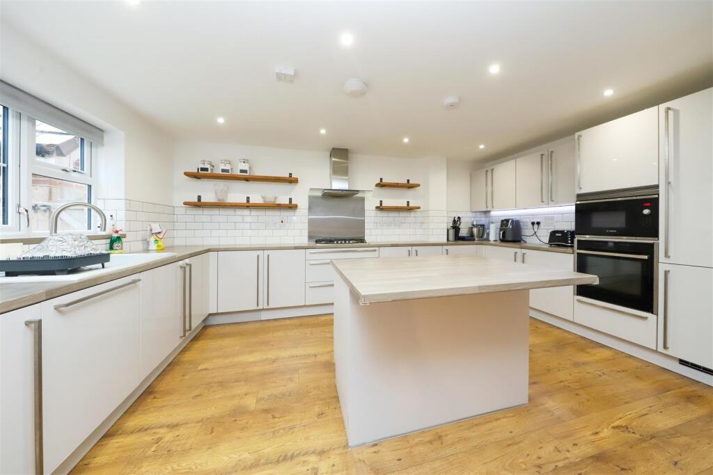 House in London - View 5