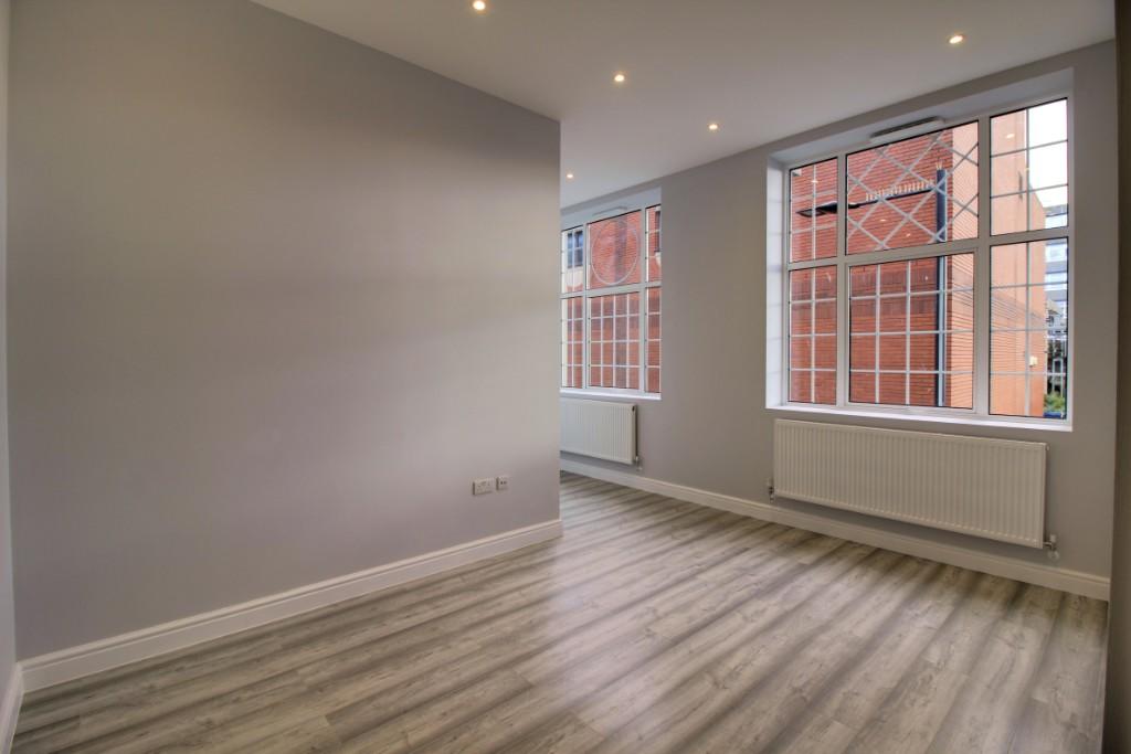 Apartment in Southend-on-Sea - View 5