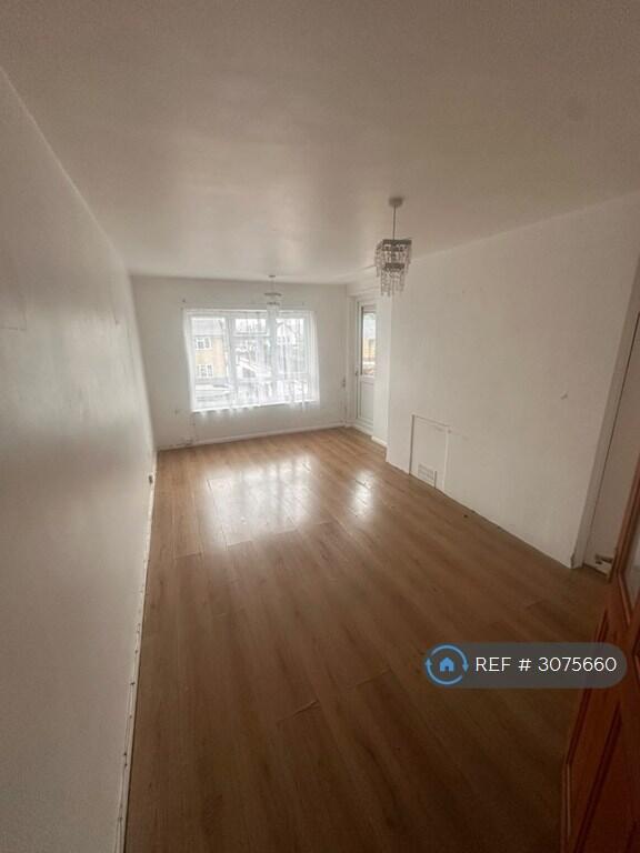 Apartment in Bromley - View 3