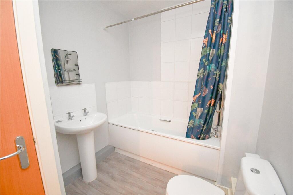 Apartment in Ellesmere Port, Rossmore Estate - View 4