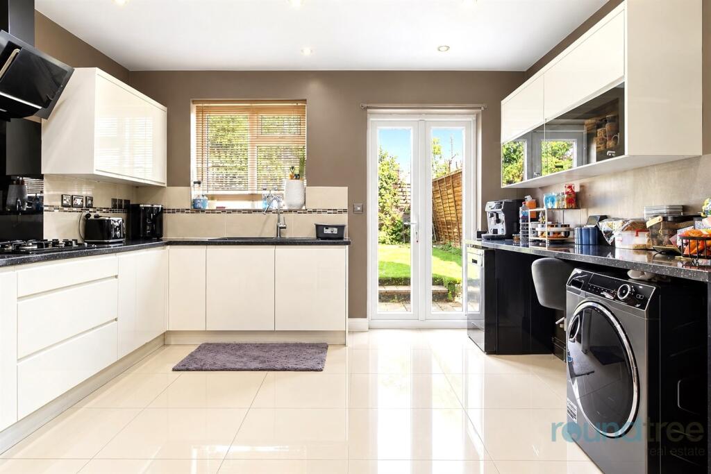 House in London, Brent Cross - View 2