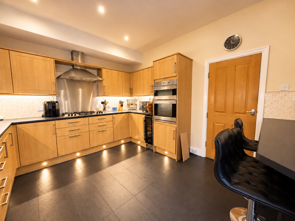 House in Southend-on-Sea, Southend City Centre Neighbourhood, Southchurch - More