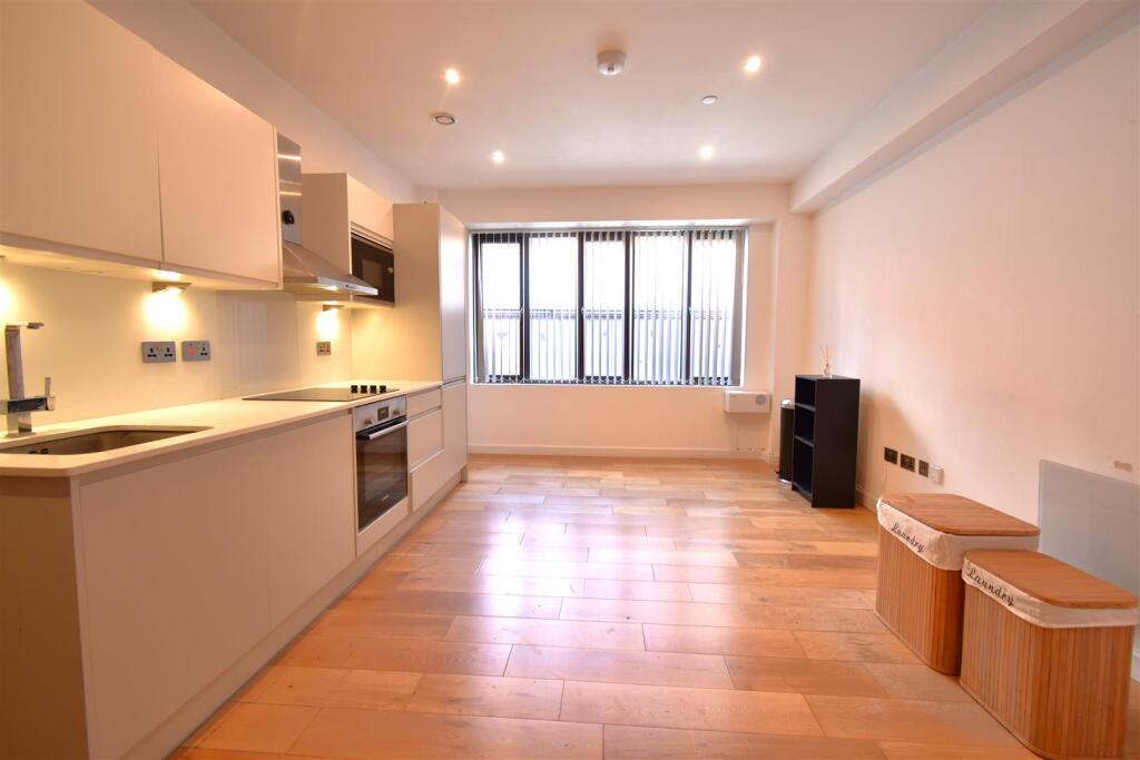 Main image of property: High Street, Maidenhead