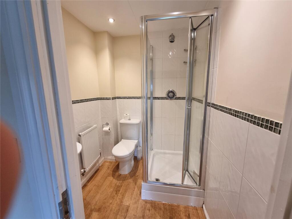5 bedroom end of terrace house for rent