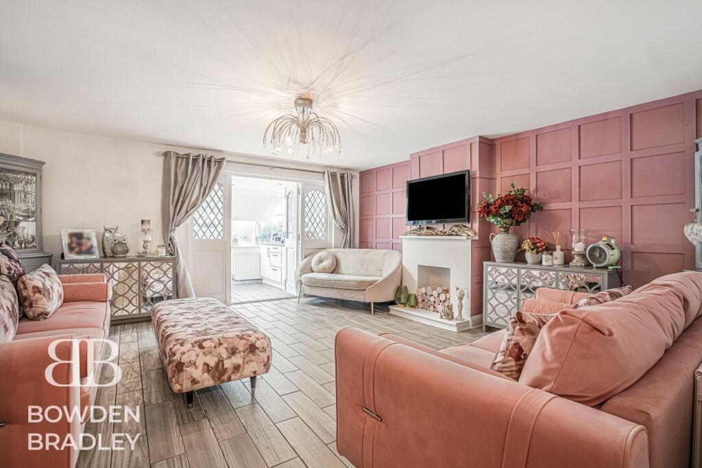 House in Epping Forest, Grange Hill, Chigwell - View 2