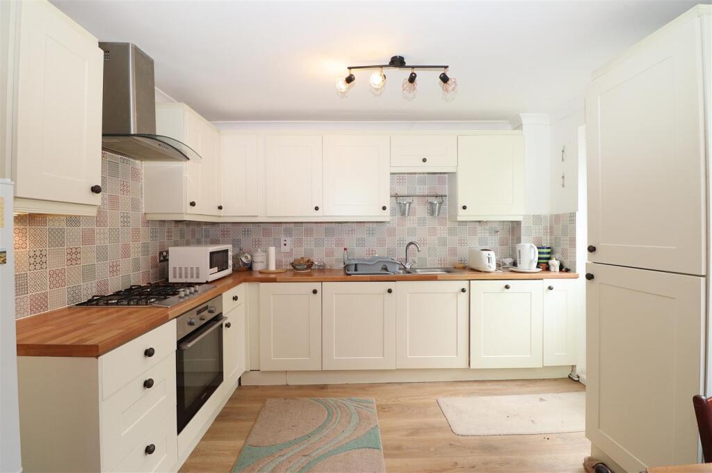 House in Hertsmere, Elstree and Borehamwood - View 4