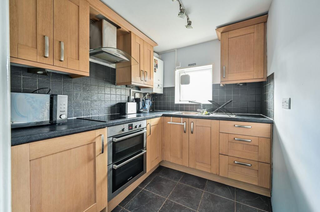 Apartment in Watford, Hertfordshire - View 5