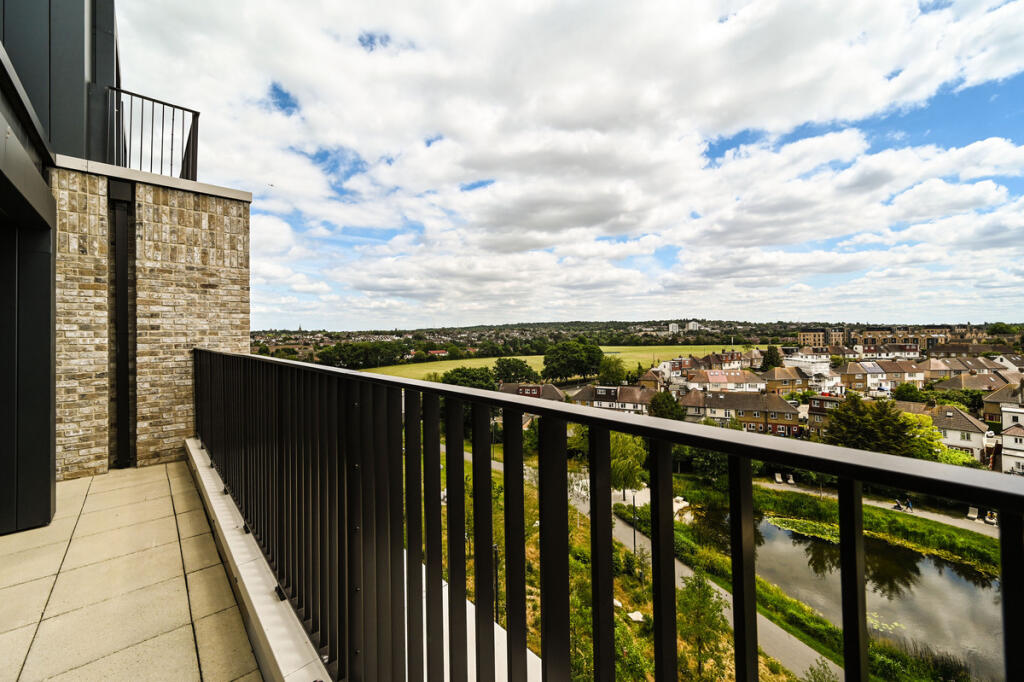 Apartment in London, Brent Cross - More