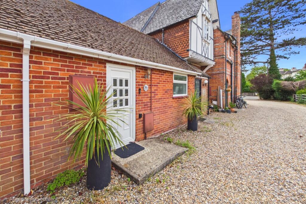 Main image of property: Oxford Road, Newbury, Berkshire, RG14
