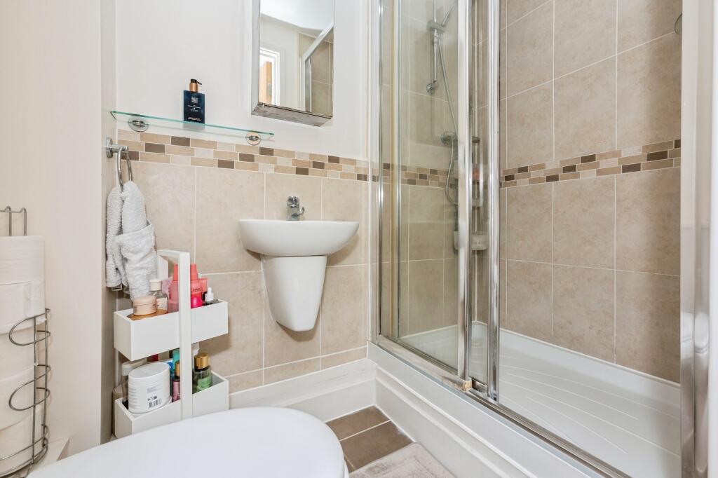 5 Southfields Green, Gravesend, DA11 photo 4