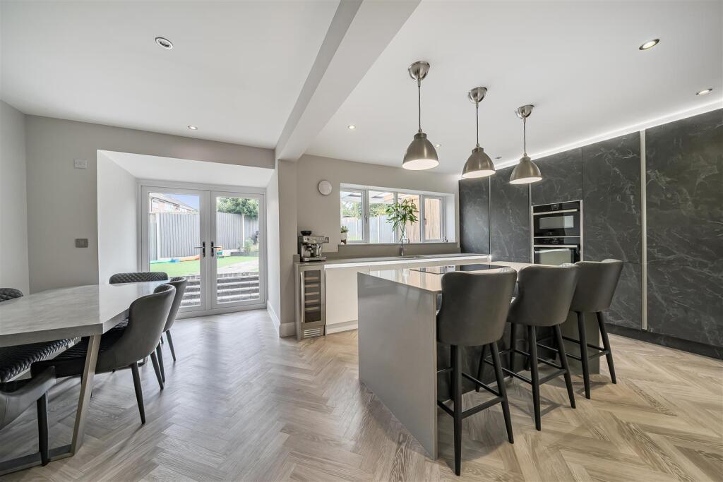 Stourton Close, Knowle photo 2