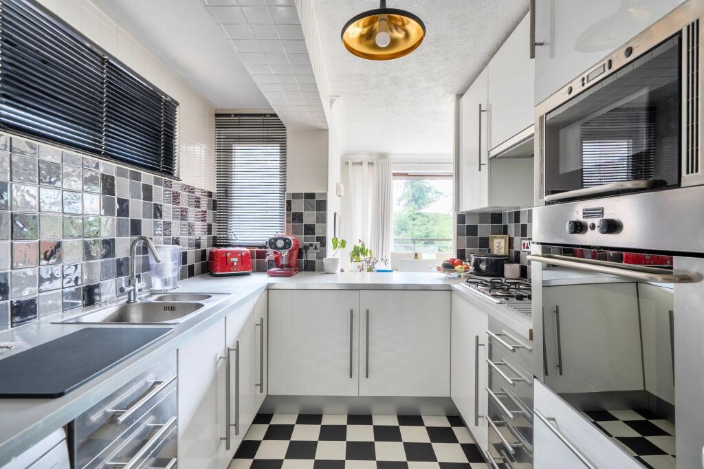 Apartment in Tandridge, Warlingham - View 4