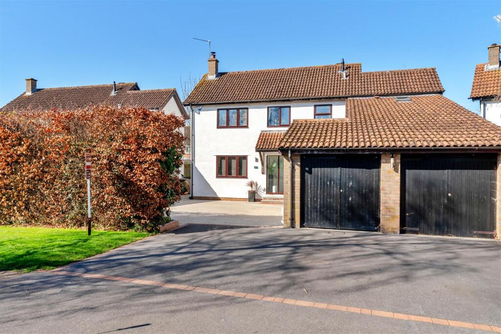 Main image of property: A spacious and welcoming family home in the heart of Wrington