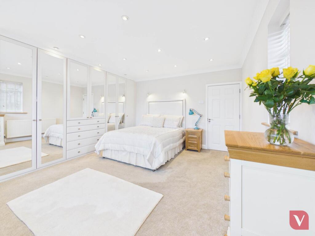 House in Luton - View 4