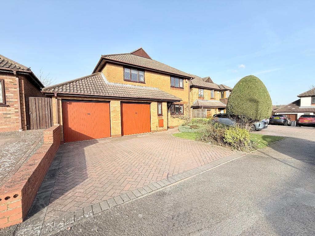 Main image of property: Charndon Close, Barton Hills, Luton, Bedfordshire, LU3 4DU