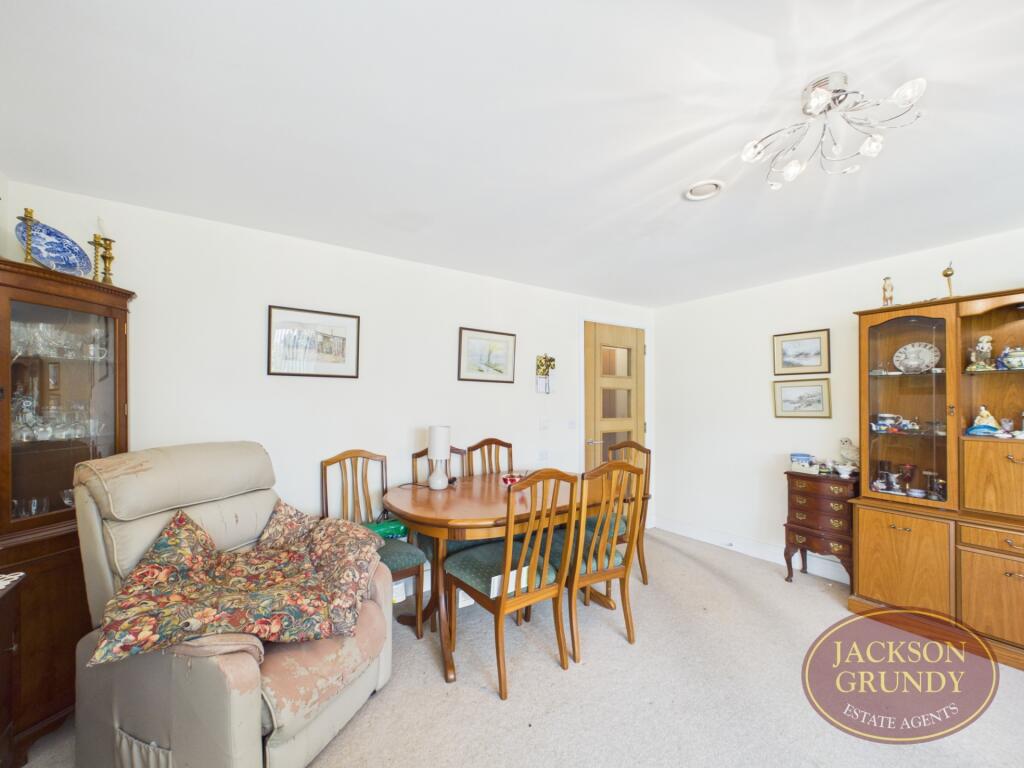 Apartment in Northampton - More