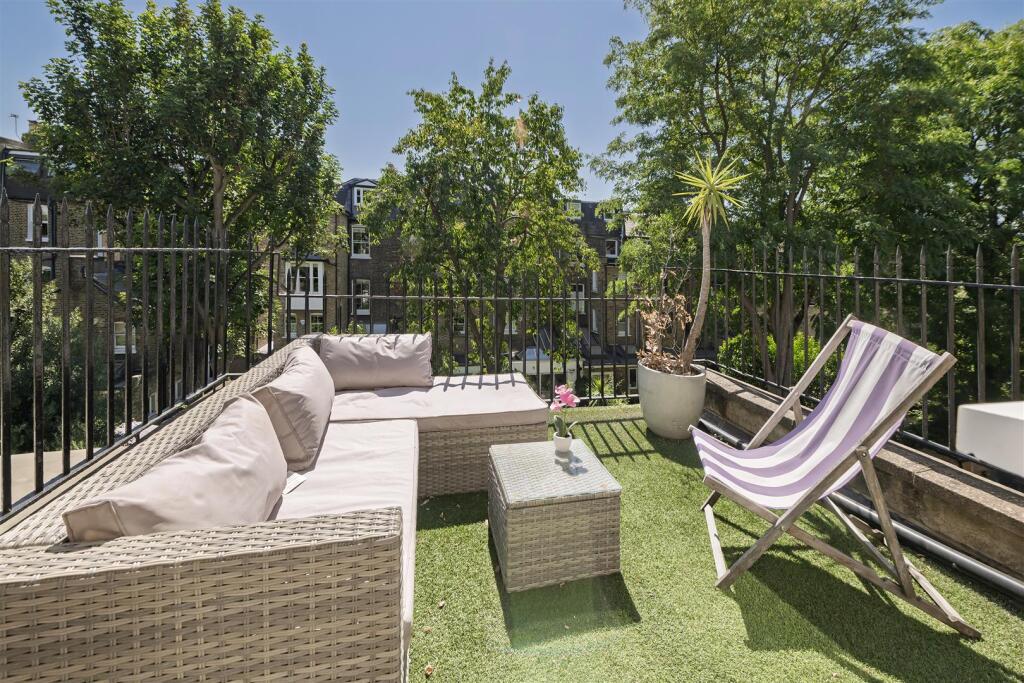 Apartment in London - View 2