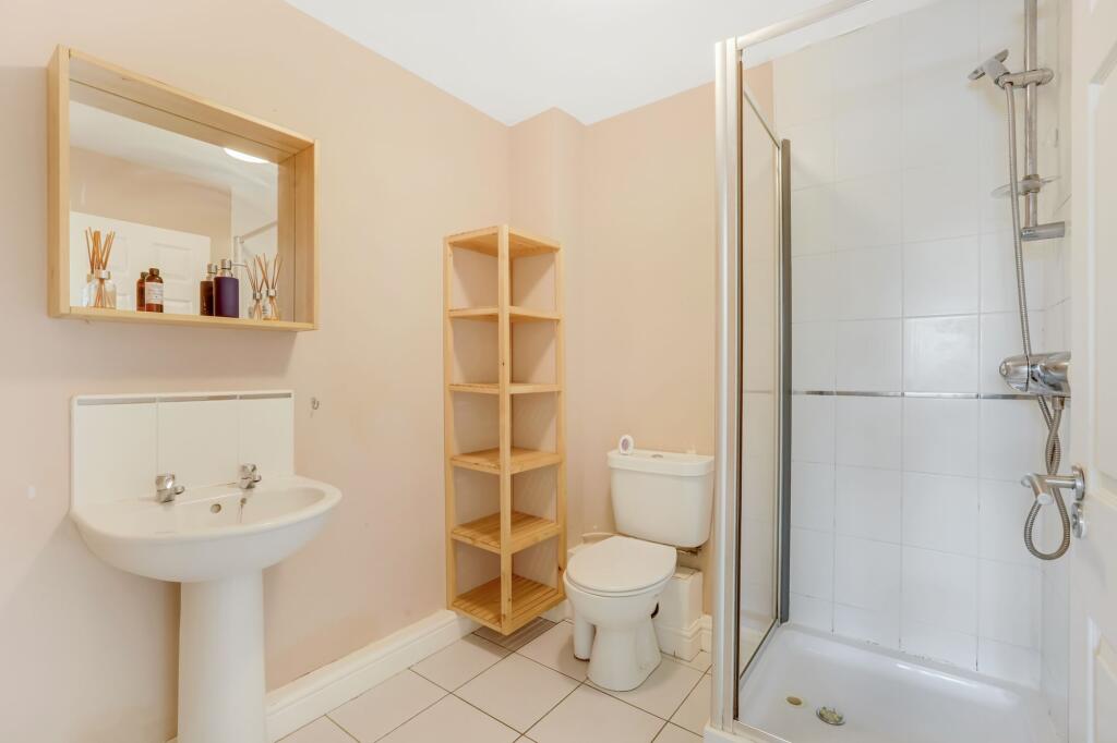 Violet Grove, Hucknall, NG15 - More