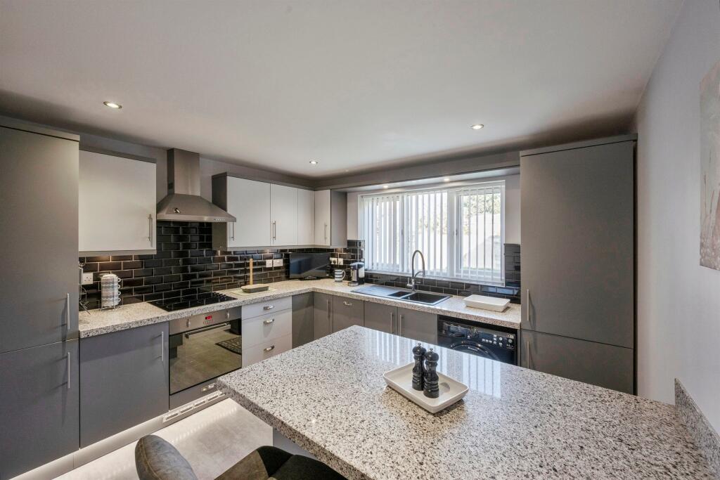 Woodlea Close, Hatfield, Doncaster photo 3