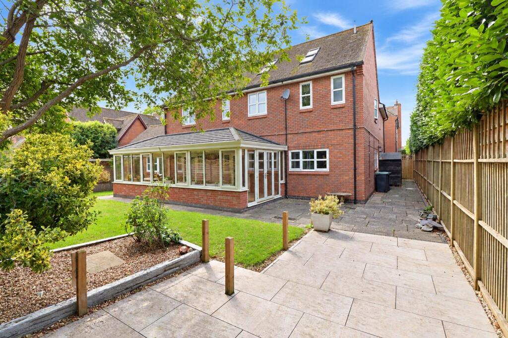 House in Rushden, North Northamptonshire - View 2